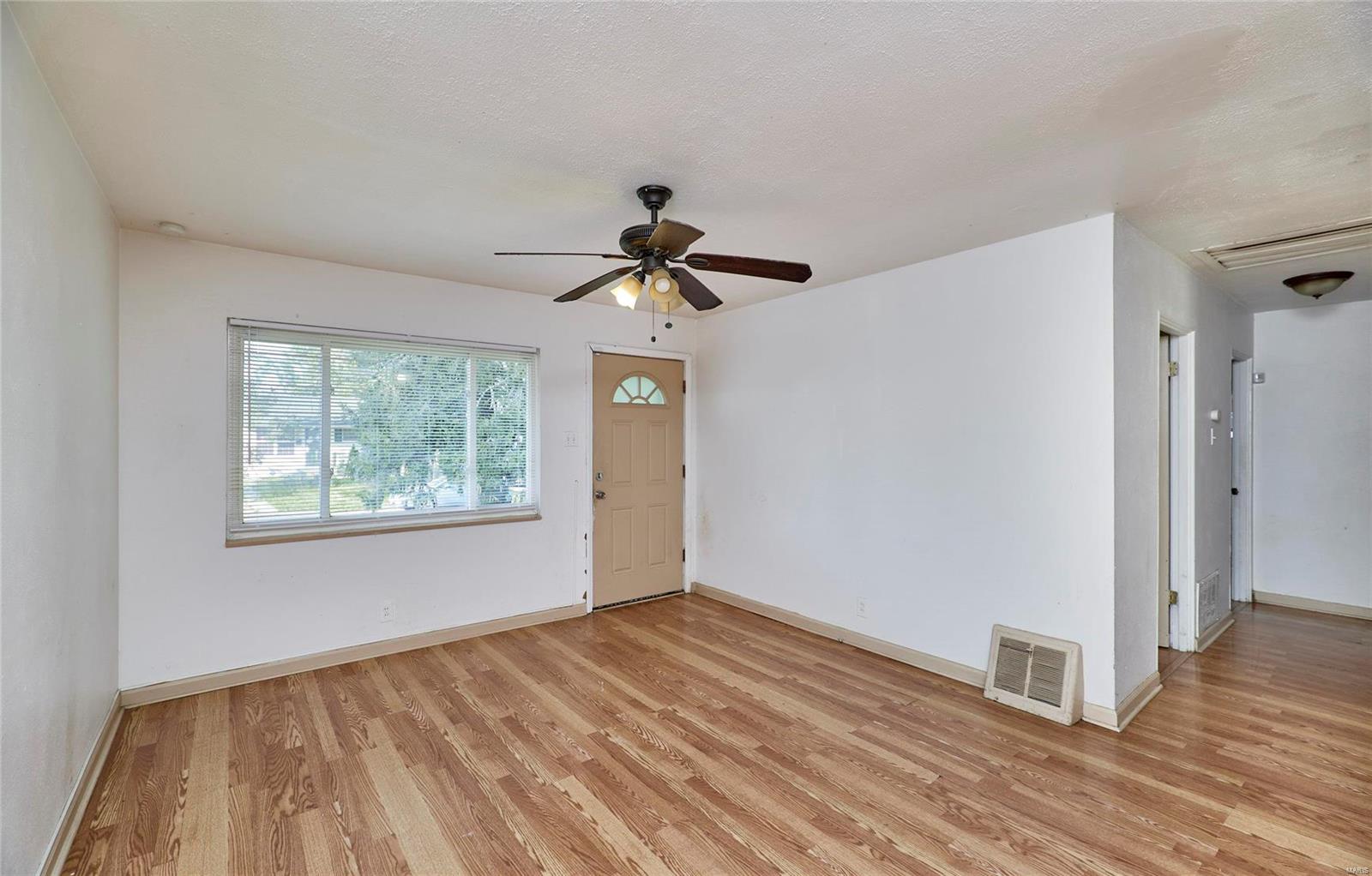 125 Perthshire Road St. Louis, MO 63137 - Photo 2 of 18 Gallery Image 2