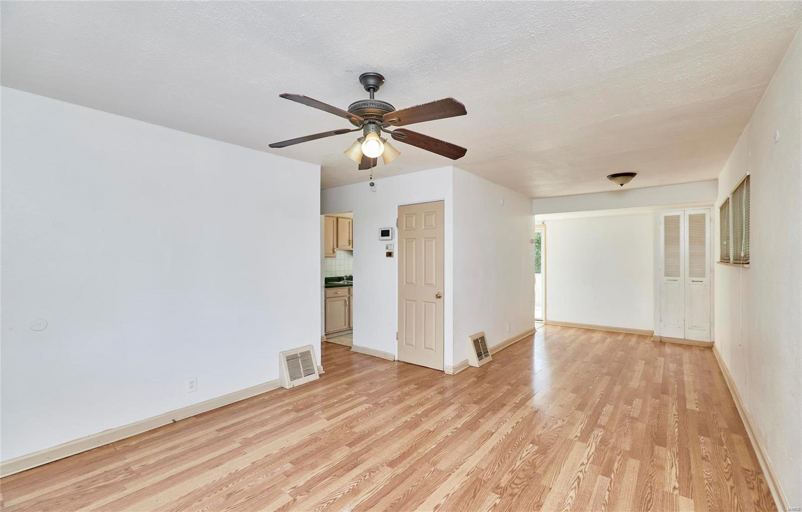 125 Perthshire Road St. Louis, MO 63137 - Photo 4 of 18 Gallery Image 4