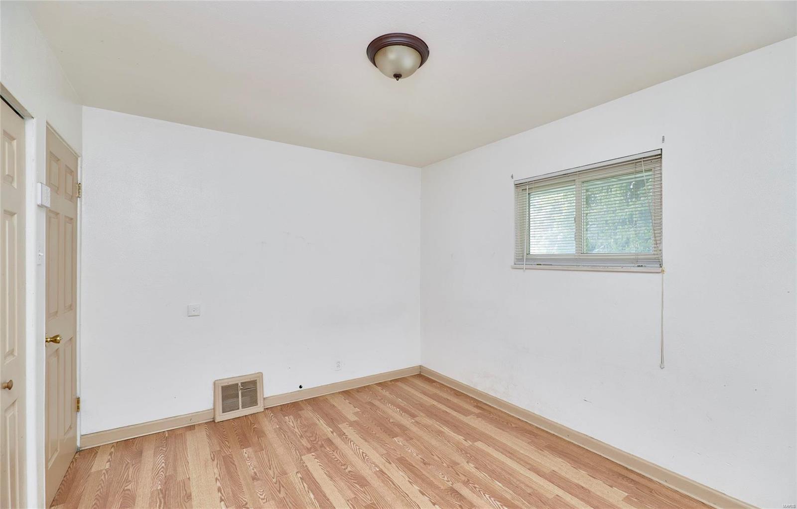 125 Perthshire Road St. Louis, MO 63137 - Photo 7 of 18 Gallery Image 7
