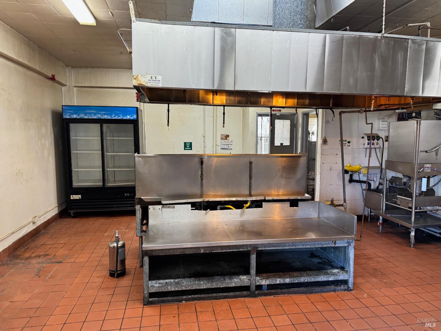 609 Indiana Street Vallejo, CA 94590 - Photo 10 of 10 a kitchen with table and chairs