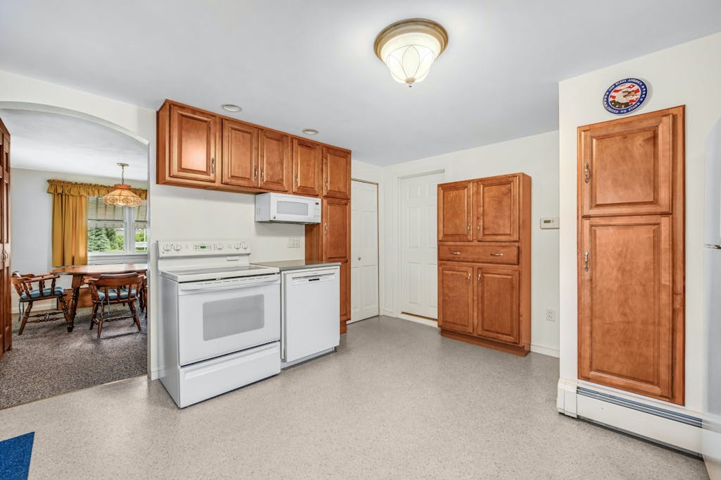 84 Pine Swamp Road Cumberland, RI 02864 - Photo 11 of 41