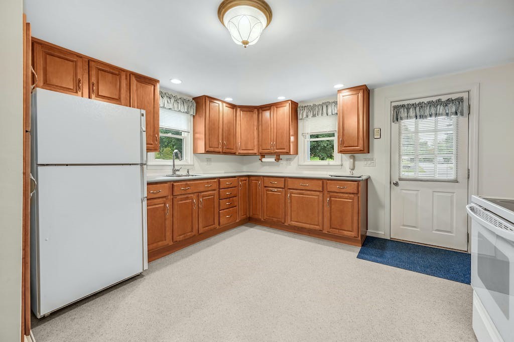 84 Pine Swamp Road Cumberland, RI 02864 - Photo 12 of 41