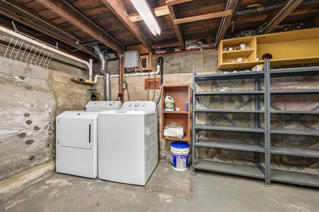 84 Pine Swamp Road Cumberland, RI 02864 - Photo 19 of 41