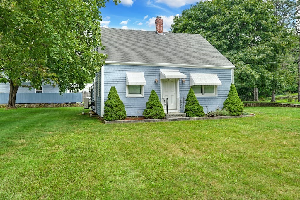 84 Pine Swamp Road Cumberland, RI 02864 - Photo 3 of 41