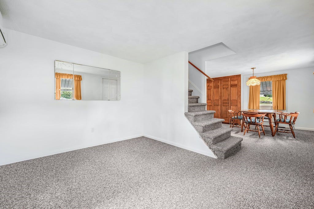 84 Pine Swamp Road Cumberland, RI 02864 - Photo 5 of 41