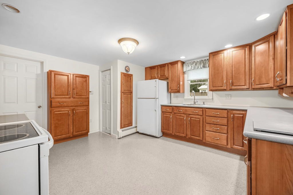 84 Pine Swamp Road Cumberland, RI 02864 - Photo 10 of 41