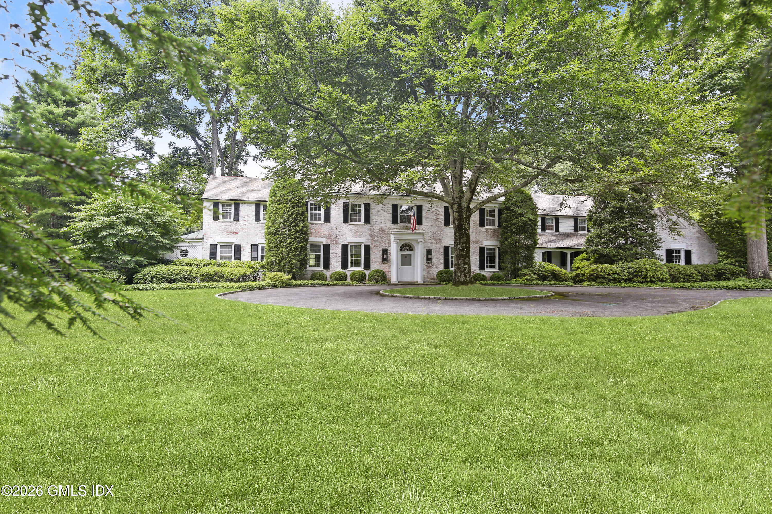 12 Woodside Road Greenwich, CT 06830 - Photo 7 of 7 FRONT VIEW