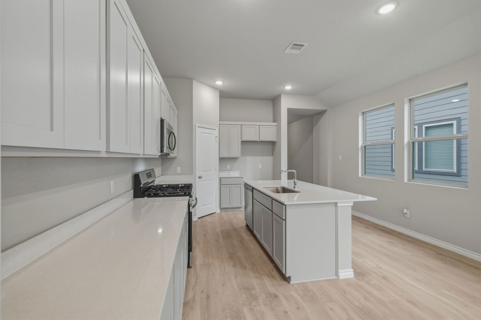 31010 Rena Coast Drive Huffman, TX 77336 - Photo 6 of 28 Kitchen in the Cedar home plan by Trophy Signature Homes – REPRESENTATIVE PHOTO