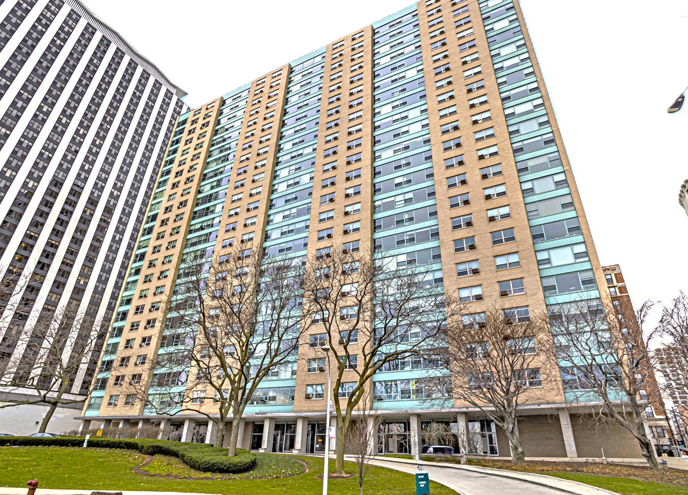 3180 North Lake Shore Drive, Unit 5E Chicago, IL 60657 - Photo 1 of 28 a front view of a building