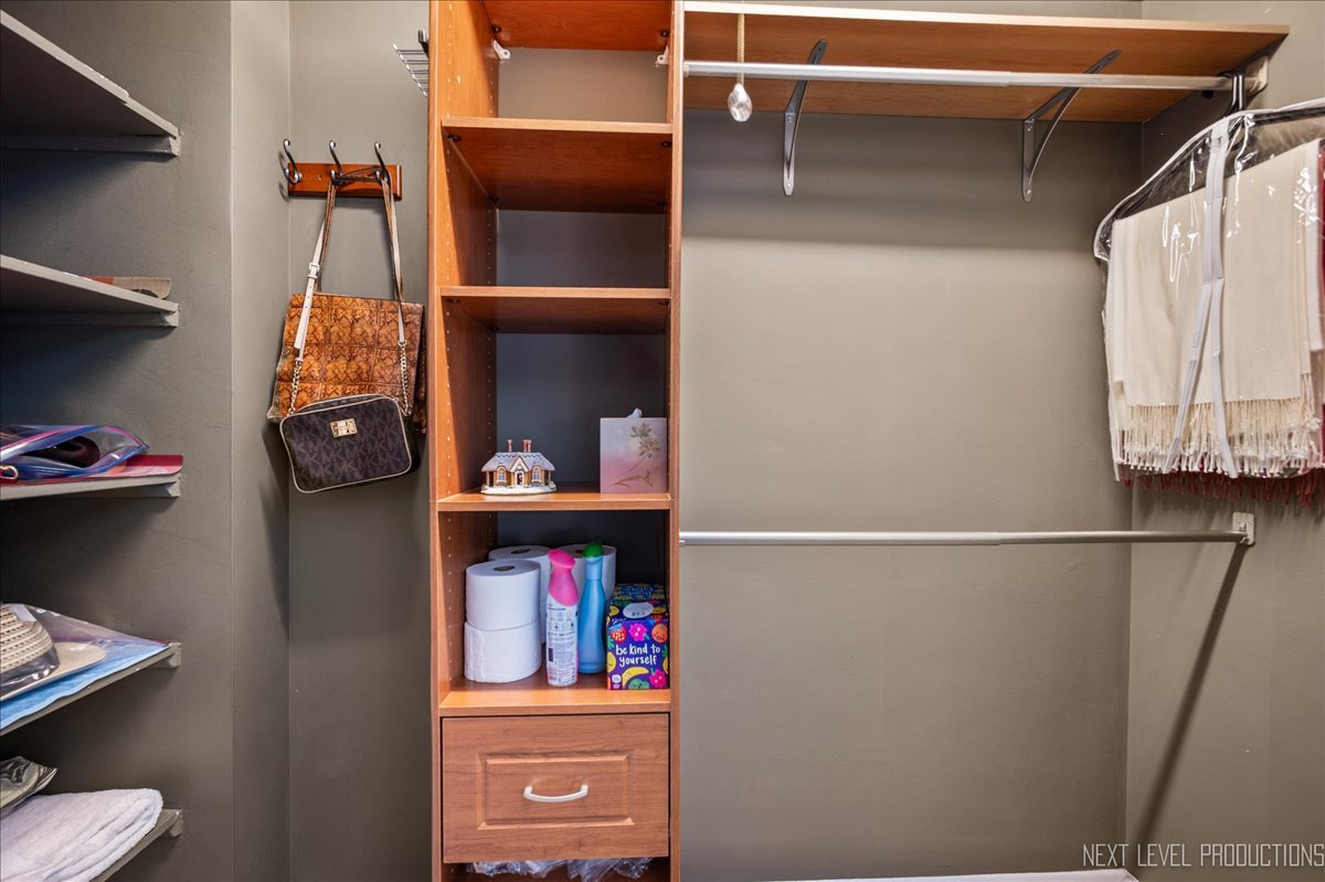 3180 North Lake Shore Drive, Unit 5E Chicago, IL 60657 - Photo 16 of 28 a utility room with dryer and washer