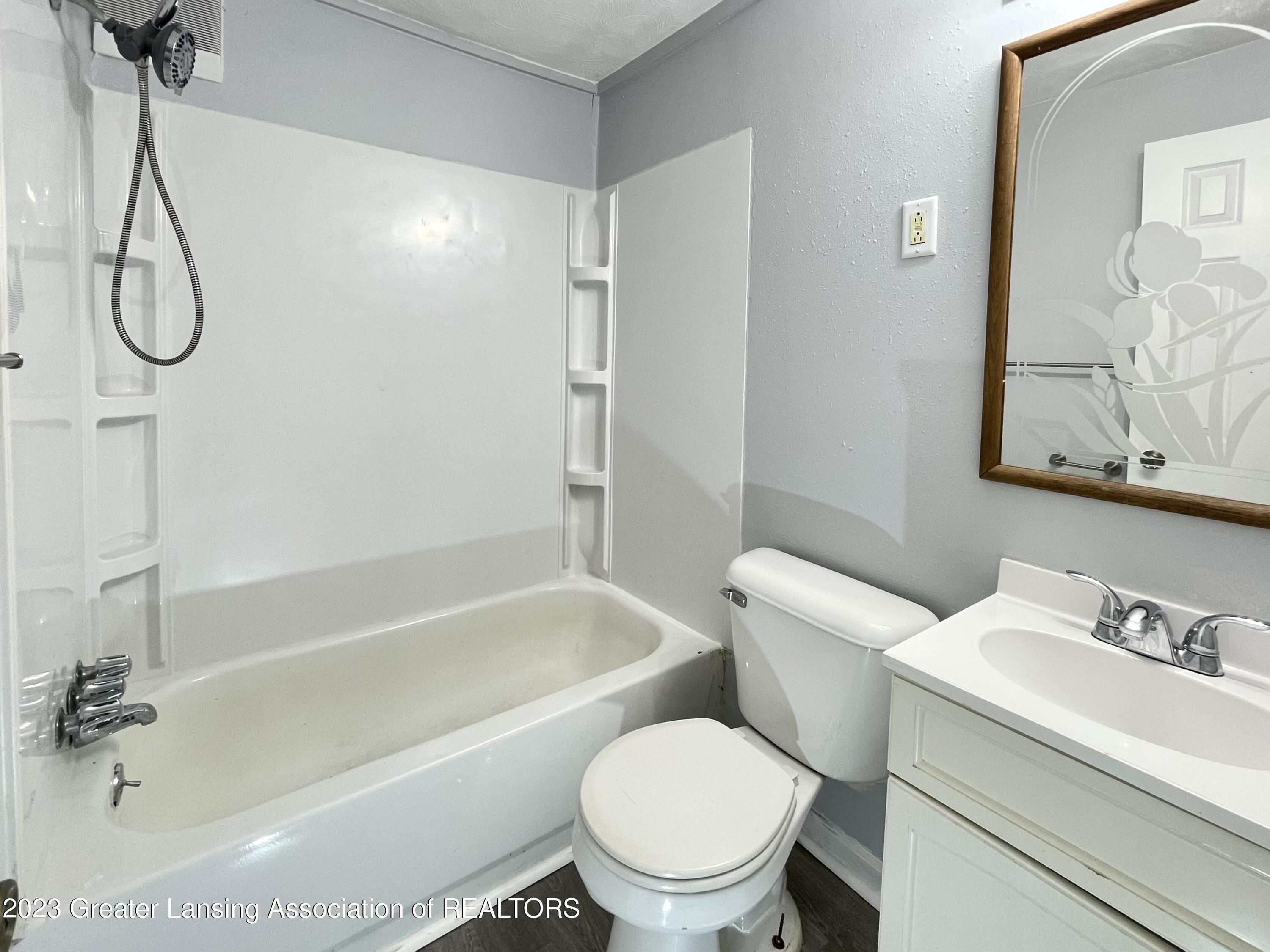 5400 South Waverly Road Lansing, MI 48911 - Photo 6 of 23 2023-11-29_15-56-17_619