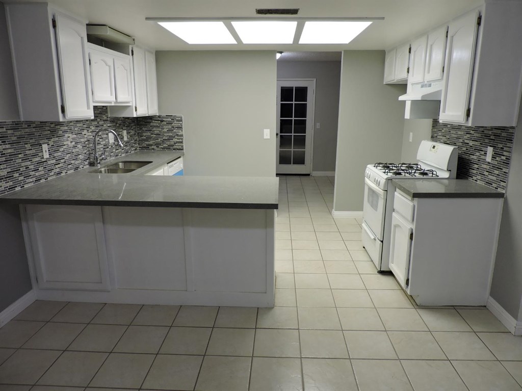 15880 Elcona Place Victorville, CA 92395 - Photo 12 of 43