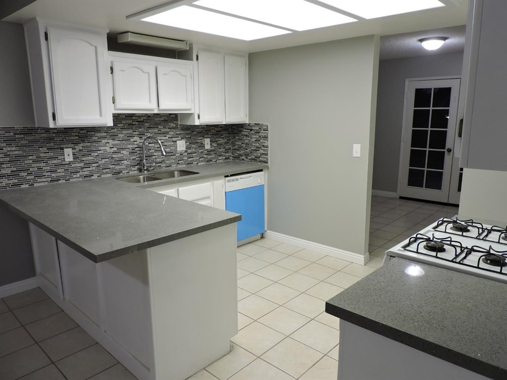 15880 Elcona Place Victorville, CA 92395 - Photo 13 of 43