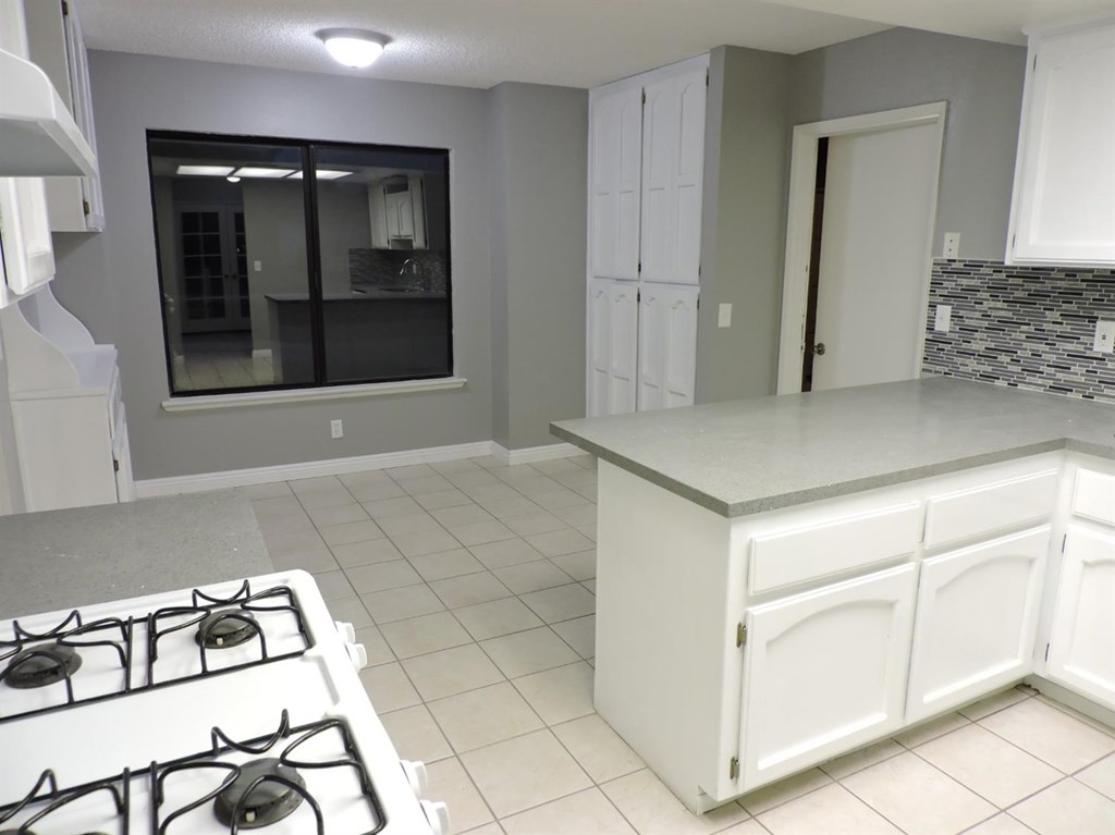 15880 Elcona Place Victorville, CA 92395 - Photo 14 of 43