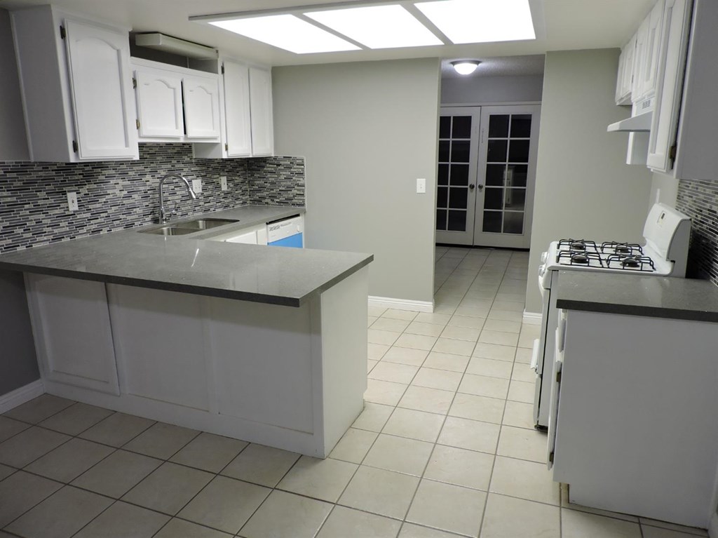 15880 Elcona Place Victorville, CA 92395 - Photo 19 of 43