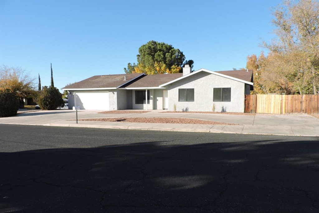 15880 Elcona Place Victorville, CA 92395 - Photo 3 of 43