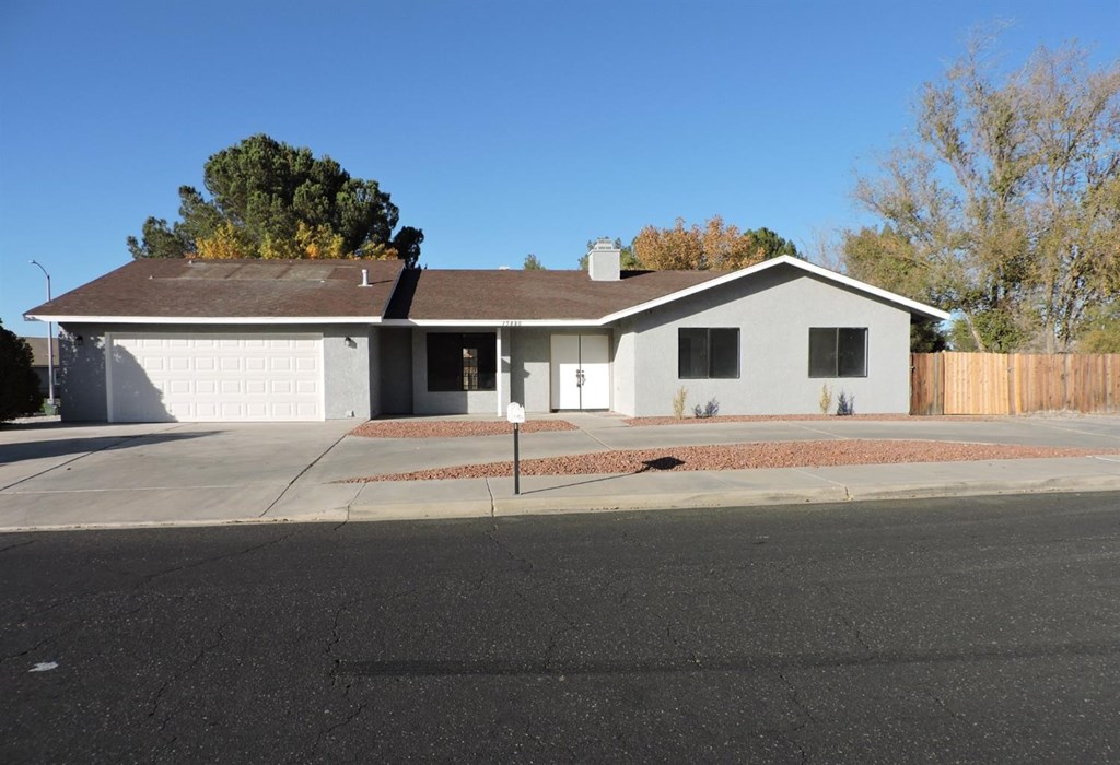 15880 Elcona Place Victorville, CA 92395 - Photo 4 of 43