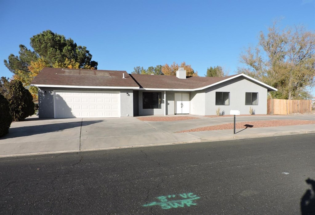 15880 Elcona Place Victorville, CA 92395 - Photo 6 of 43