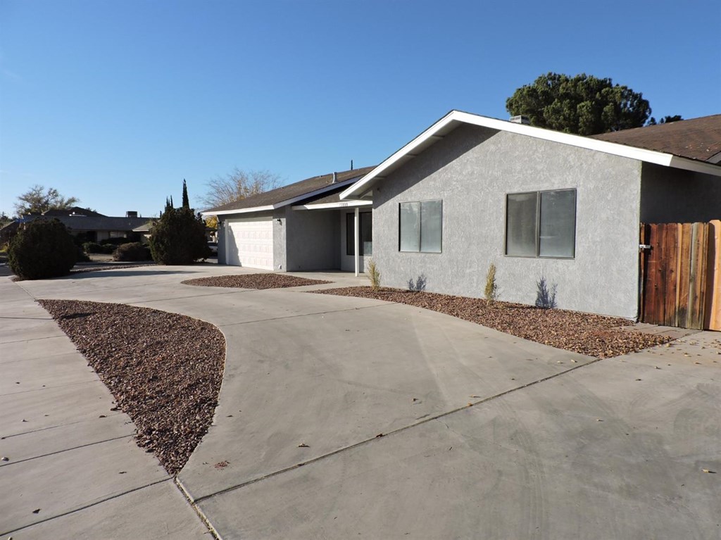 15880 Elcona Place Victorville, CA 92395 - Photo 7 of 43