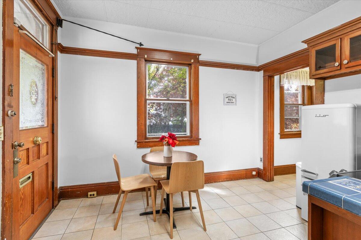 139 Southwest I Street Grants Pass, OR 97526 - Photo 18 of 47 a dining room with furniture and a window