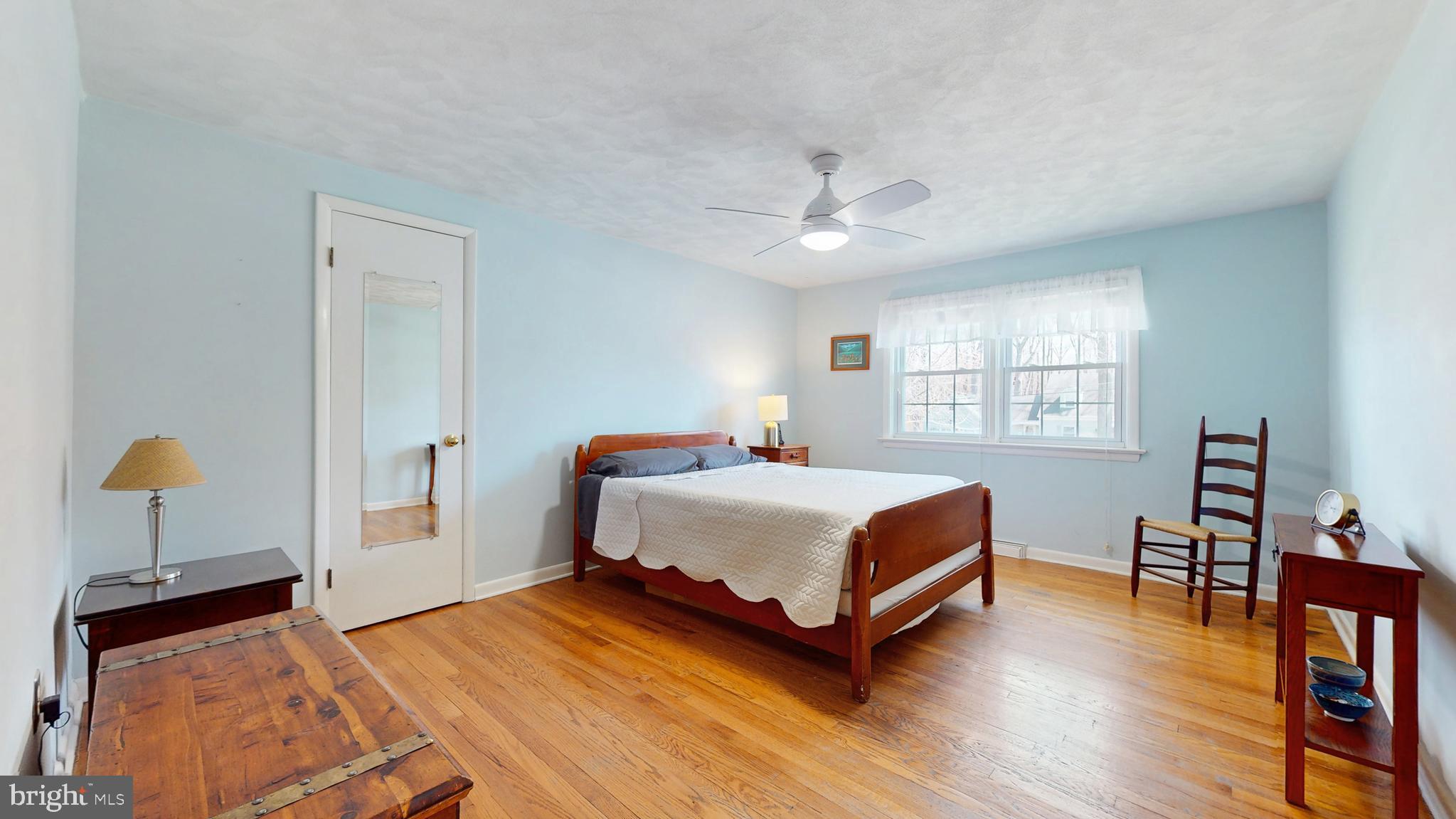 27 Farm Road Ewing, NJ 08638 - Photo 21 of 47 a bedroom with a bed a table and wooden floor