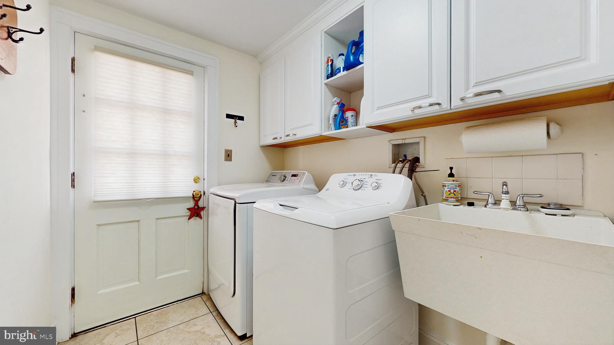27 Farm Road Ewing, NJ 08638 - Photo 27 of 47 a utility room with dryer and washer