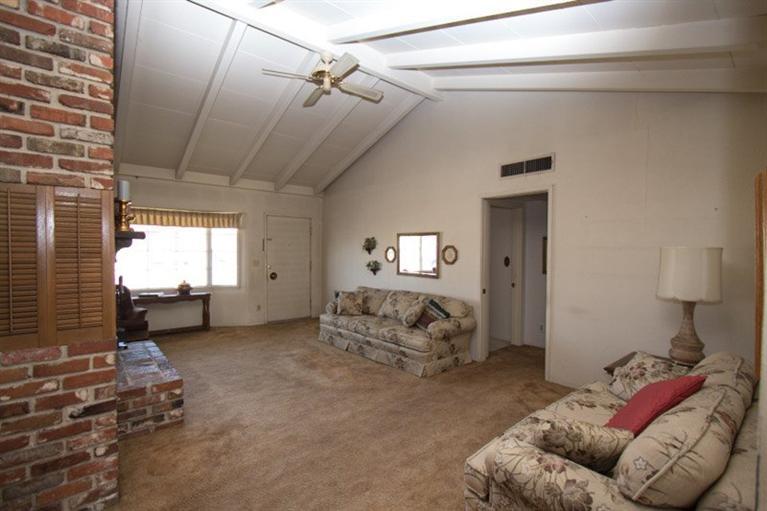 357 Manning Avenue Reedley, CA 93654 - Photo 2 of 27