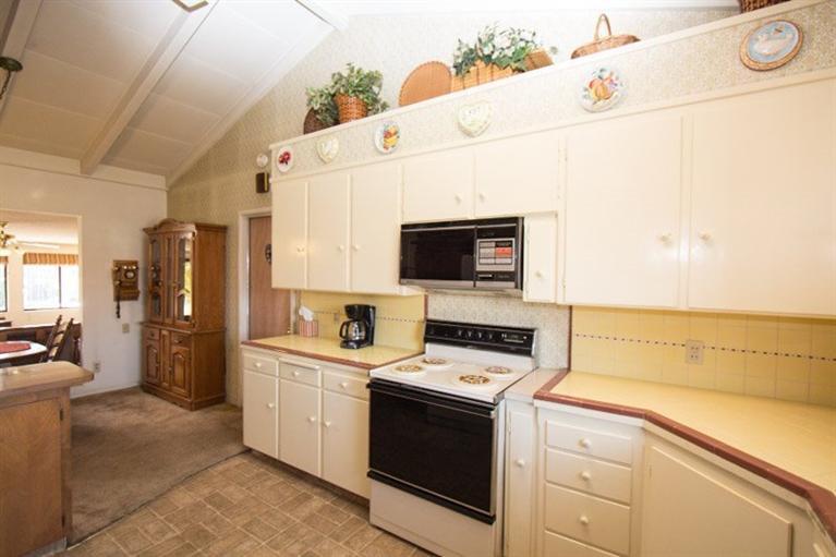 357 Manning Avenue Reedley, CA 93654 - Photo 16 of 27