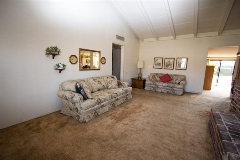357 Manning Avenue Reedley, CA 93654 - Photo 3 of 27