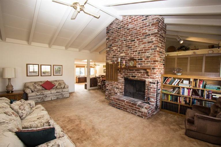 357 Manning Avenue Reedley, CA 93654 - Photo 4 of 27