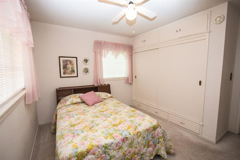357 Manning Avenue Reedley, CA 93654 - Photo 7 of 27