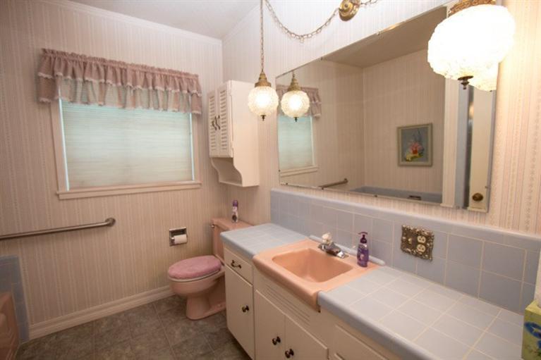 357 Manning Avenue Reedley, CA 93654 - Photo 8 of 27