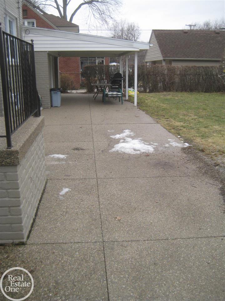 1624 Hawthorne Road Grosse Pointe, MI 48236 - Photo 52 of 56 31312336-51.JPG