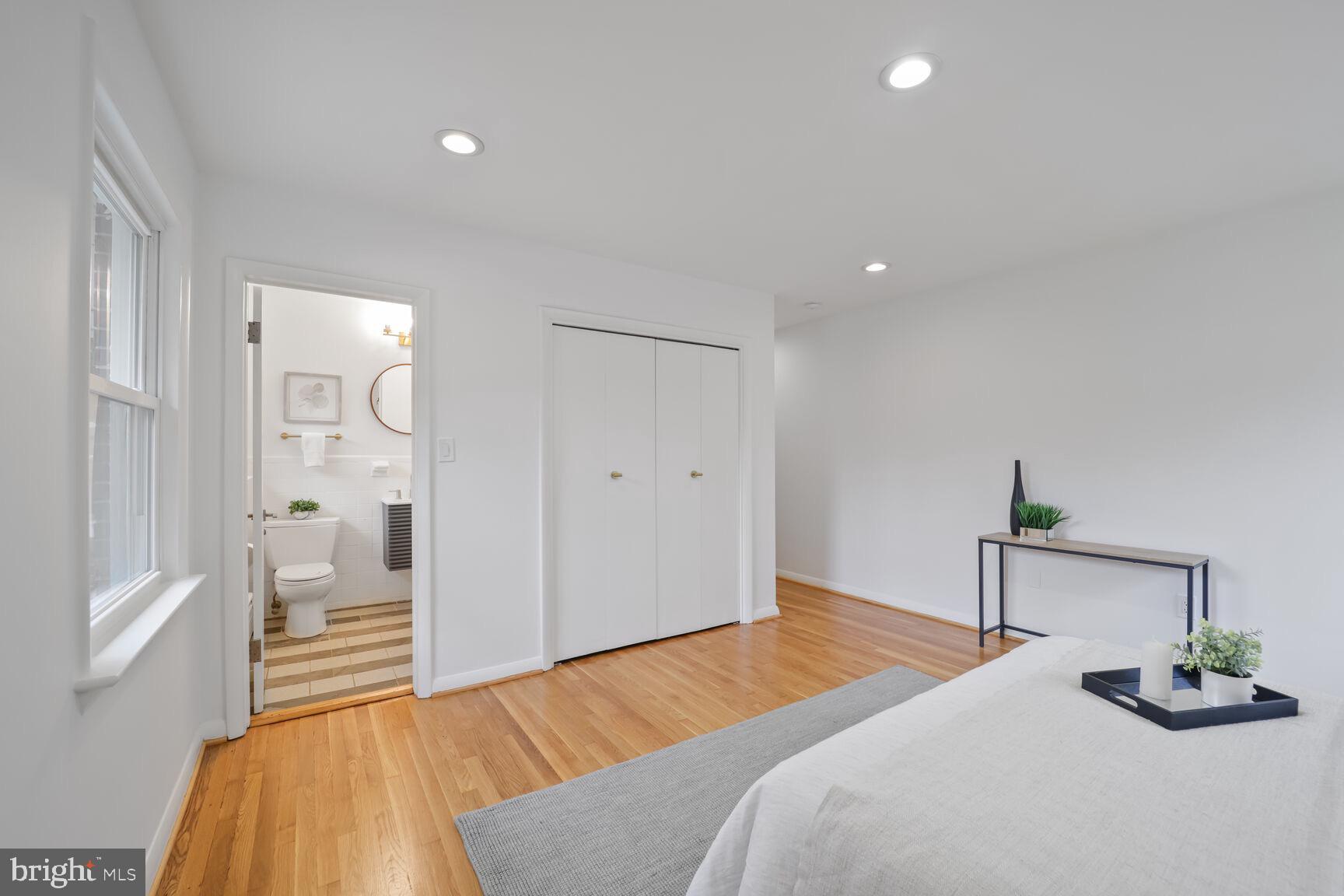 4609 22nd Avenue Mount Rainier, MD 20712 - Photo 11 of 33 a bedroom with a bed and a potted plant