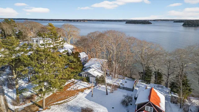 $1,100,000 | 58 Maquoit Drive, Freeport, ME 04032