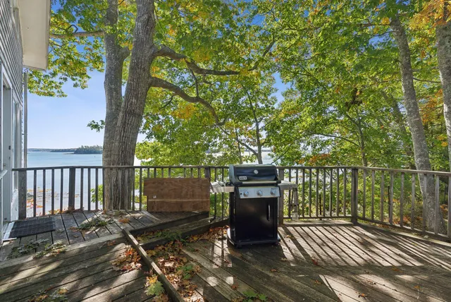 $1,100,000 | 58 Maquoit Drive, Freeport, ME 04032