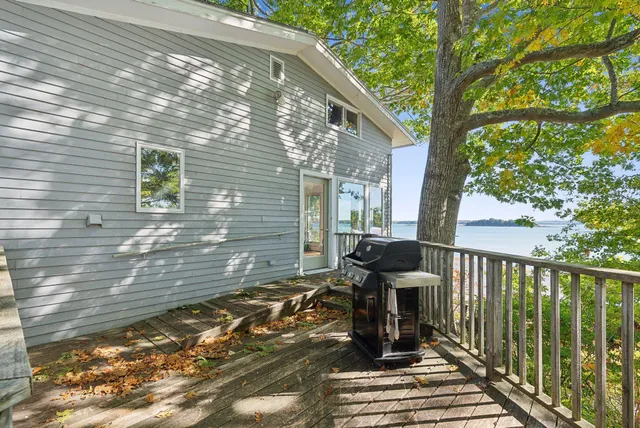 $1,100,000 | 58 Maquoit Drive, Freeport, ME 04032
