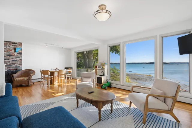 $1,100,000 | 58 Maquoit Drive, Freeport, ME 04032