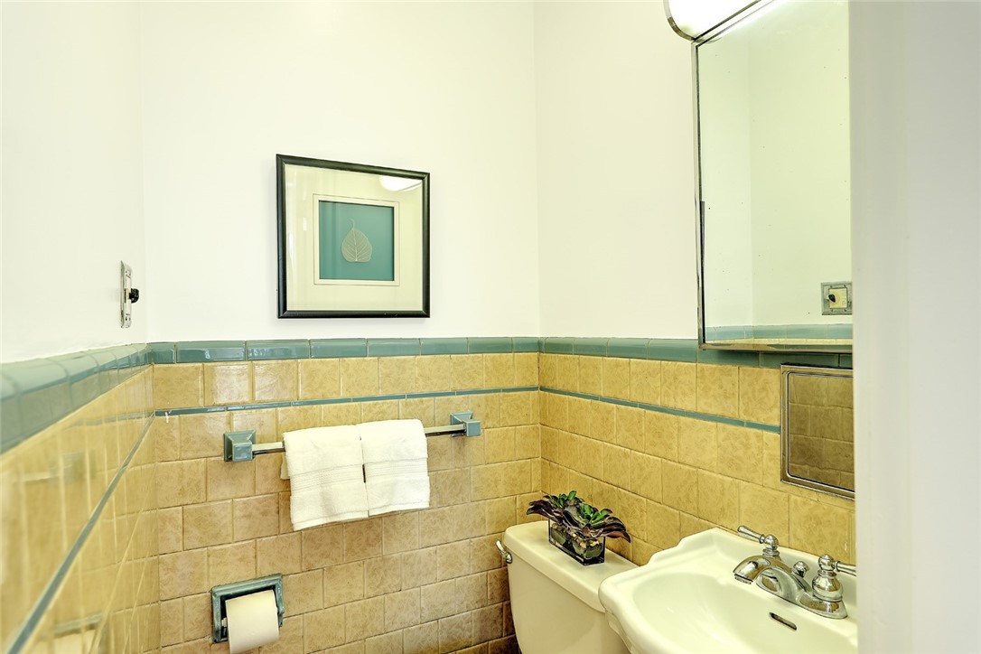 9 Lowden Street Pawtucket, RI 02860 - Photo 22 of 40