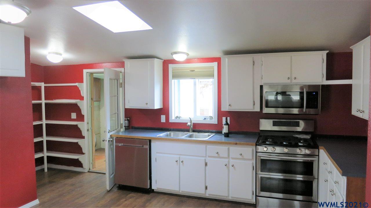 570 Southwest Clay Street Dallas, OR 97338 - Photo 3 of 16 Gallery Image 3