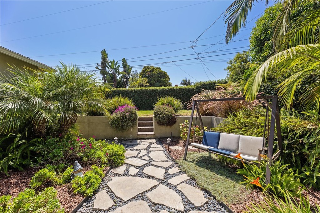 714 Avenue D Redondo Beach, CA 90277 - Photo 23 of 47 a view of a chairs and table in a backyard