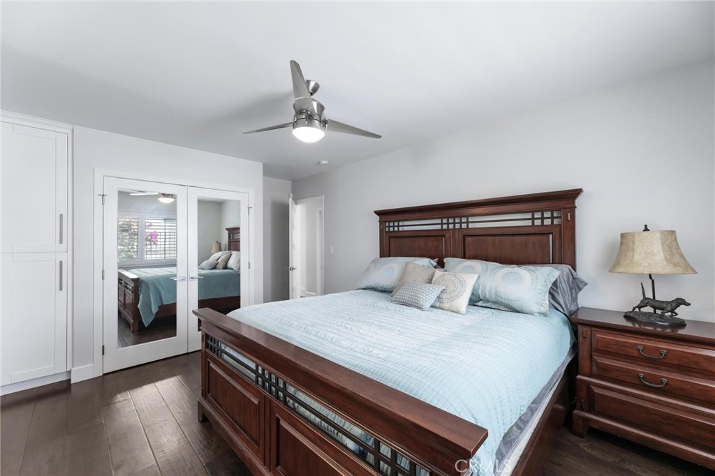 714 Avenue D Redondo Beach, CA 90277 - Photo 25 of 47 a bedroom with a bed and wooden floor