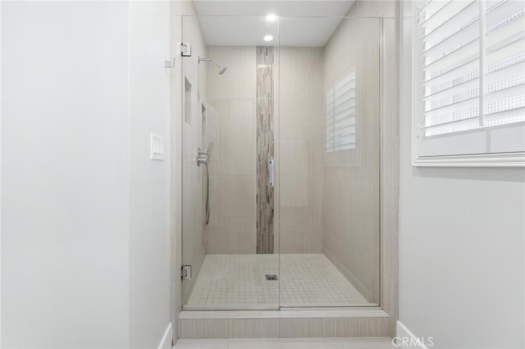 714 Avenue D Redondo Beach, CA 90277 - Photo 28 of 47 a bathroom with a shower