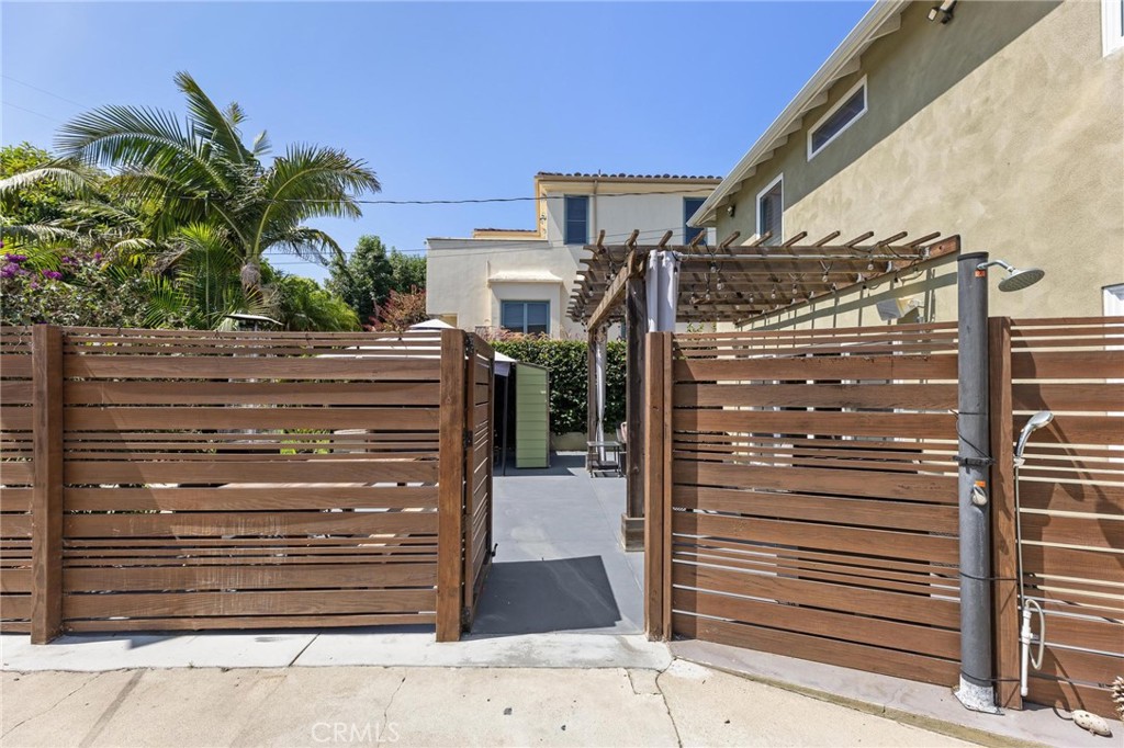 714 Avenue D Redondo Beach, CA 90277 - Photo 39 of 47 a view of a house with a door