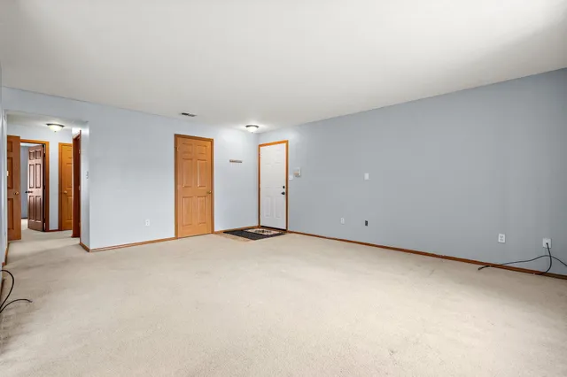 $163,500 | 8214 Lincoln Circle, Unit C, Merrillville, IN 46410