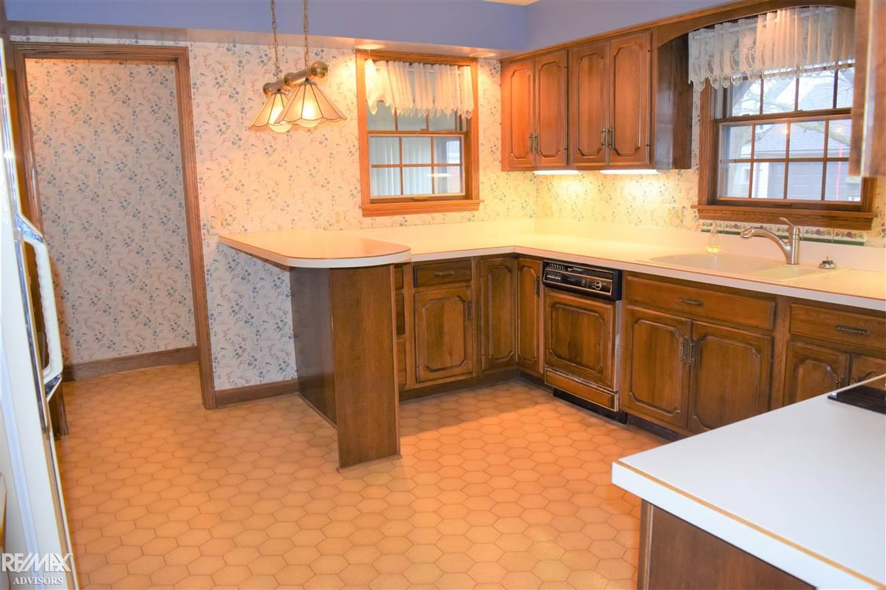 1541 Hawthorne Road Grosse Pointe Woods, MI 48236 - Photo 19 of 48