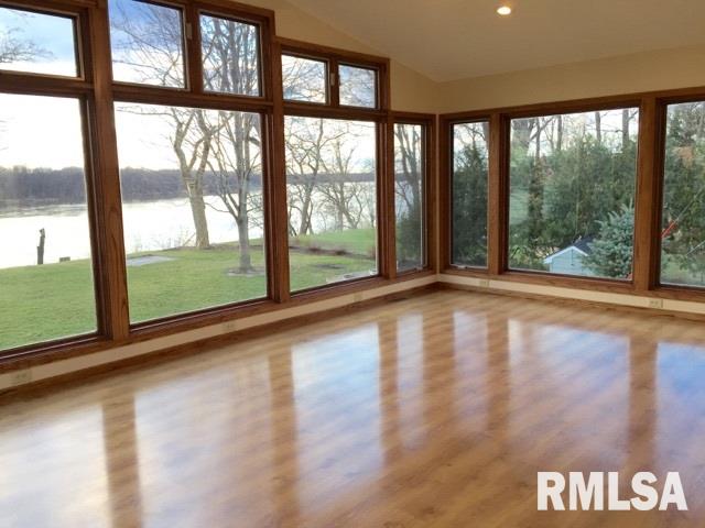 18408 River Road North Cordova, IL 61242 - Photo 16 of 21 Gallery Image 16