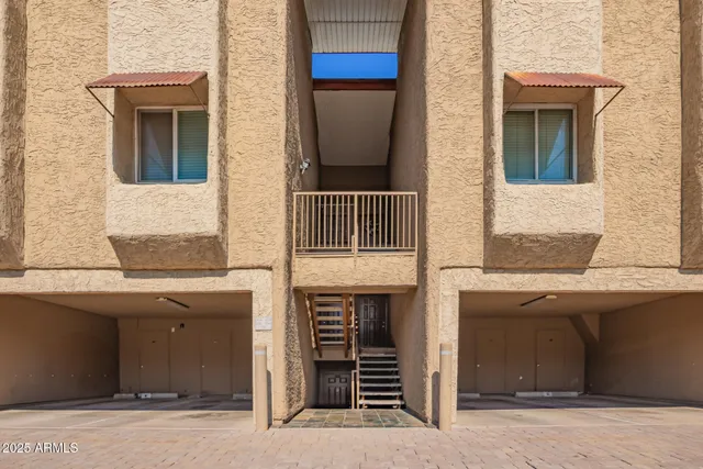 $2,000 | 151 East Broadway Road, Unit 103, Tempe, AZ 85282
