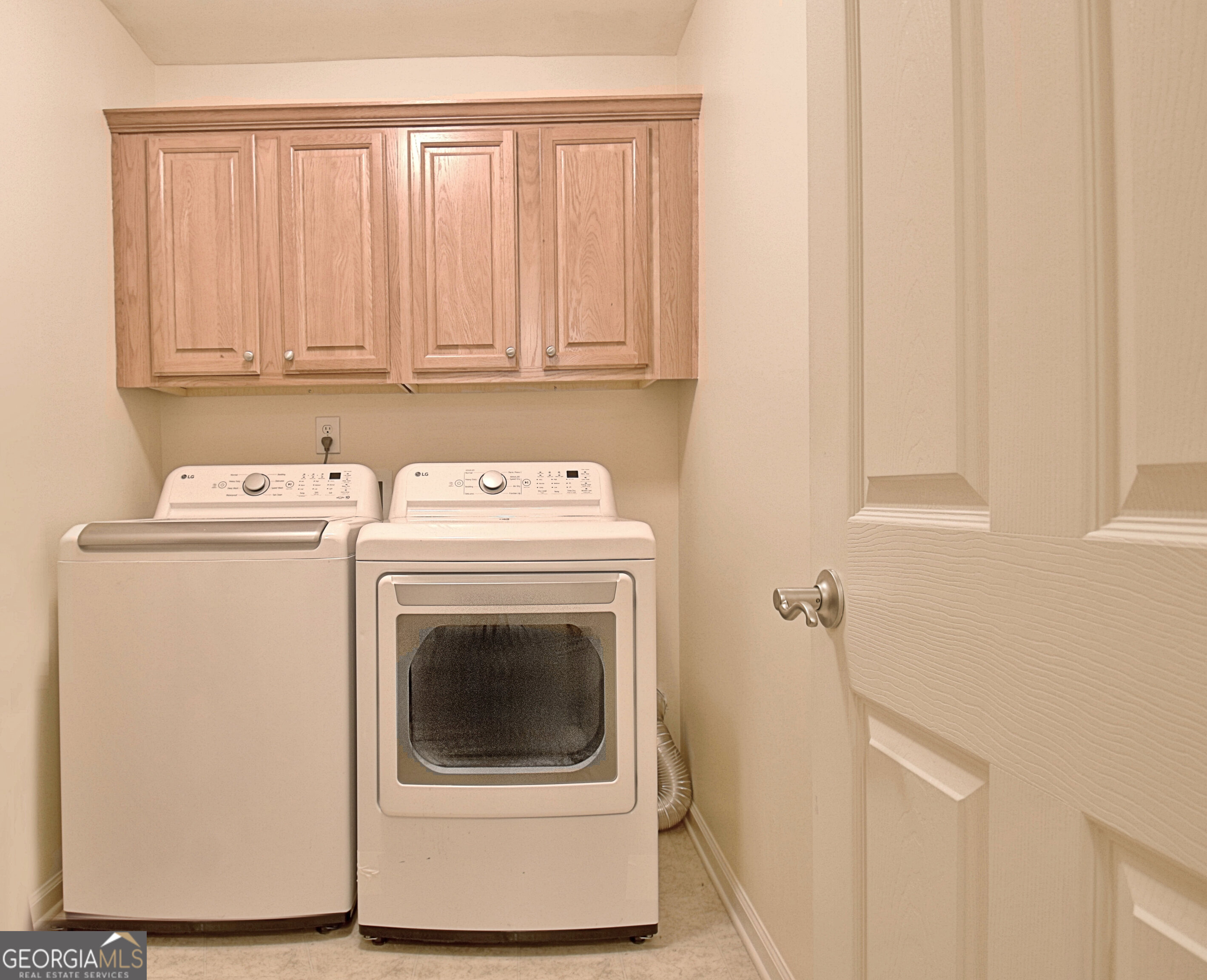 265 Rehobeth Way Fayetteville, GA 30214 - Photo 28 of 63 a utility room with dryer and washer