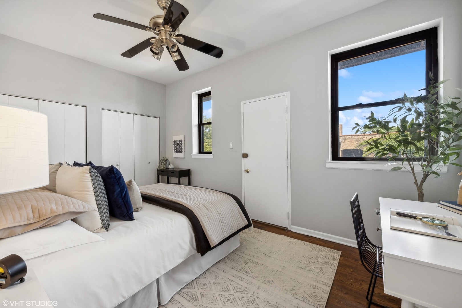 1050 West Byron Street, Unit 3W Chicago, IL 60613 - Photo 18 of 23 a bedroom with a bed and a chandelier